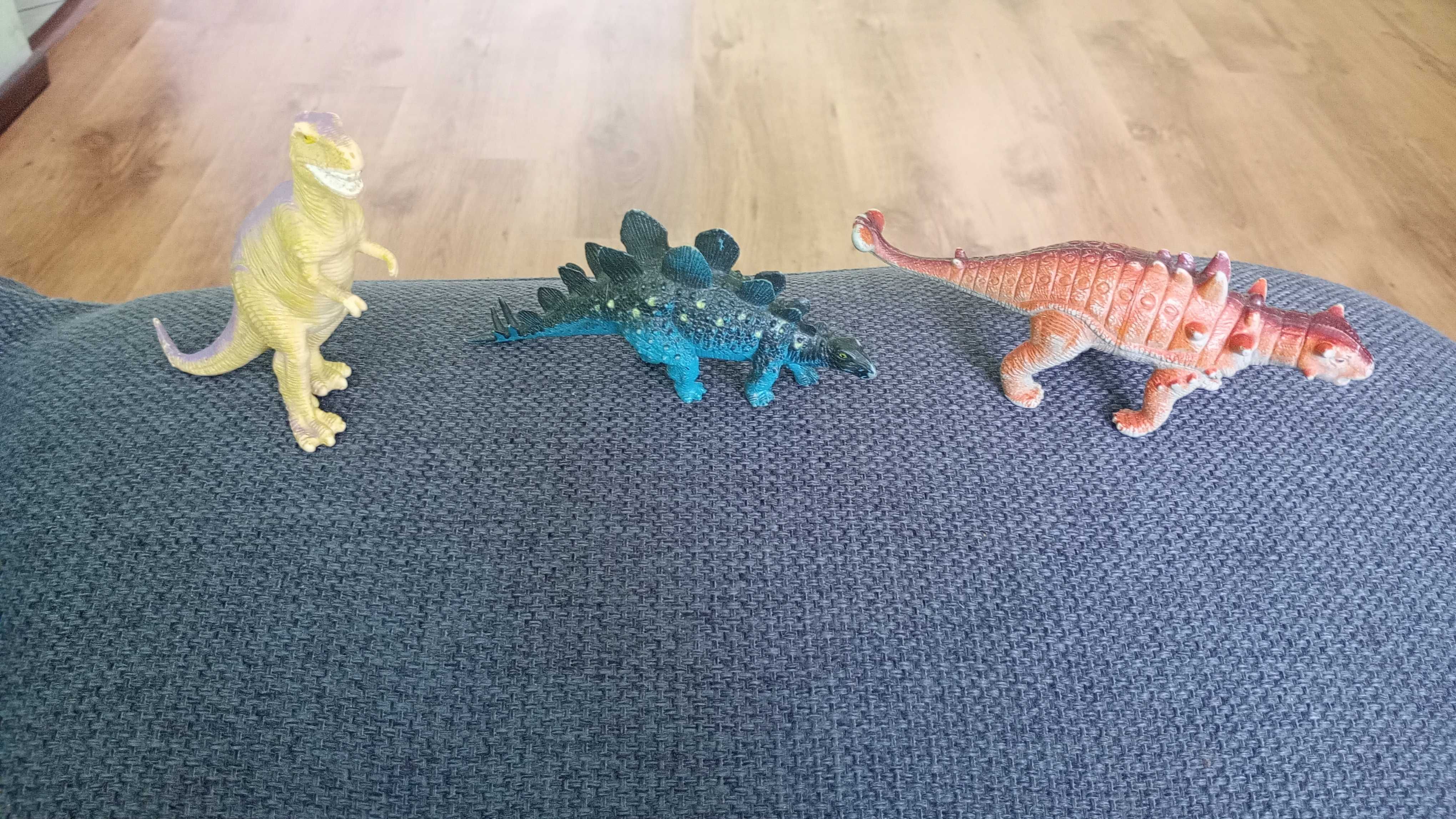 Figurki dinozaury.