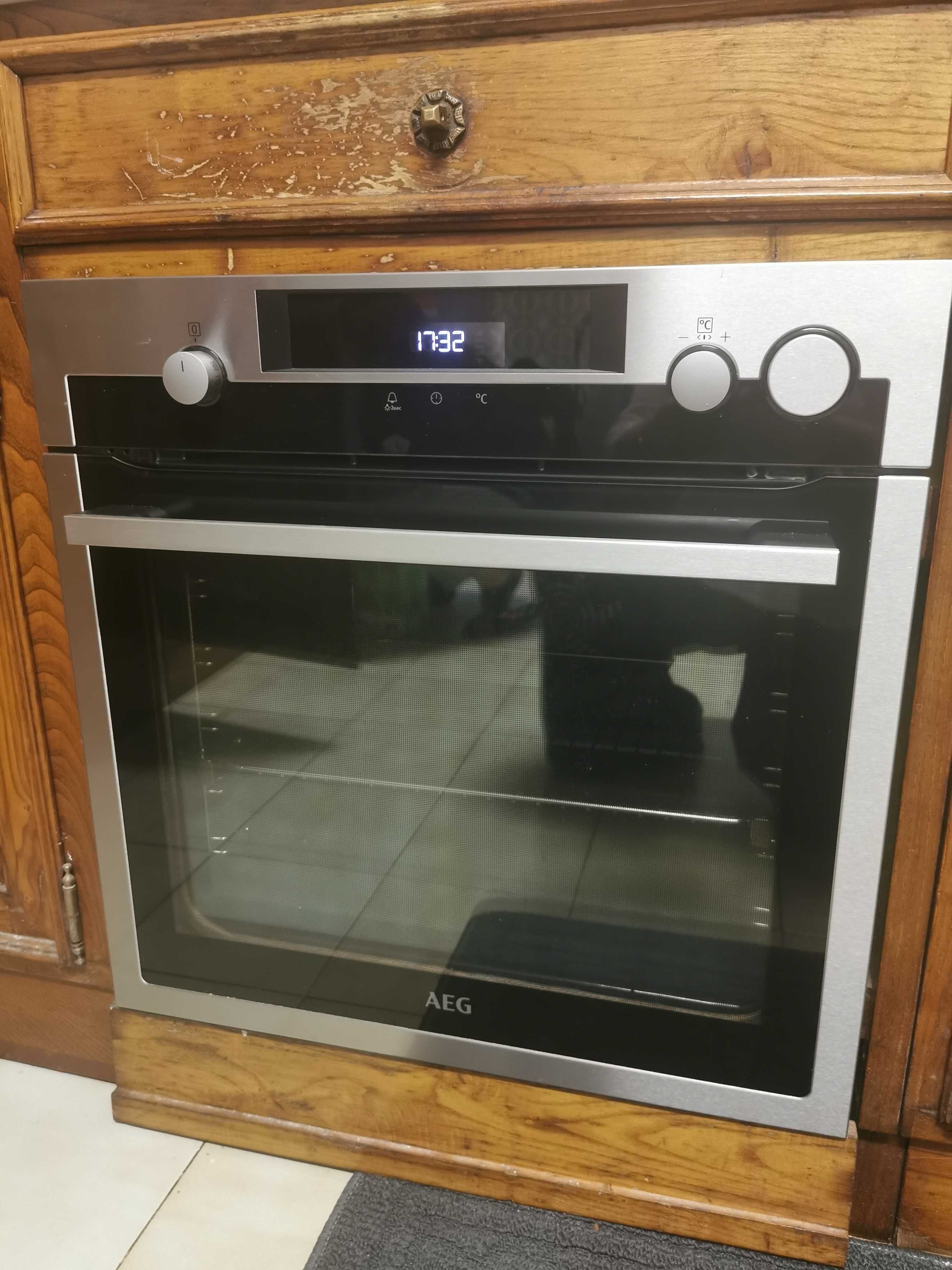 Forno de encastrar AEG Pirolítico 72L com sonda TÉRMICA