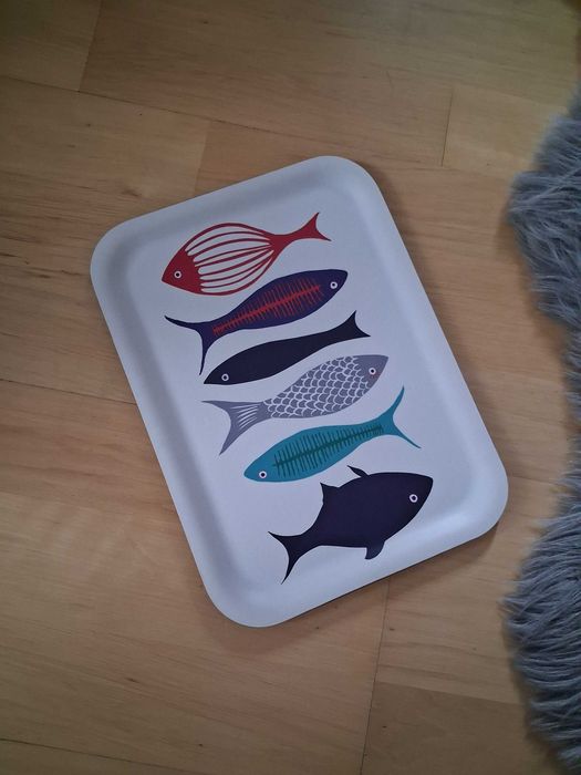 Duka mała taca drewniana ze wzorem w rybki