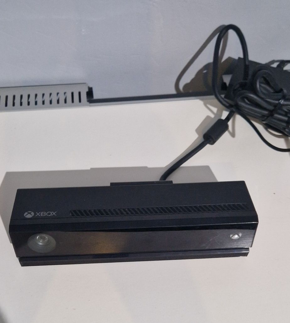 Konsola Xbox One S 1TB Kinect Pady x2