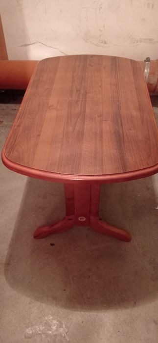 Ława rozkładana i podnoszona.