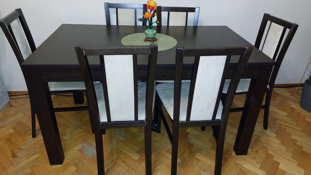 Rozkładany stół Agata Meble plus 6 krzeseł