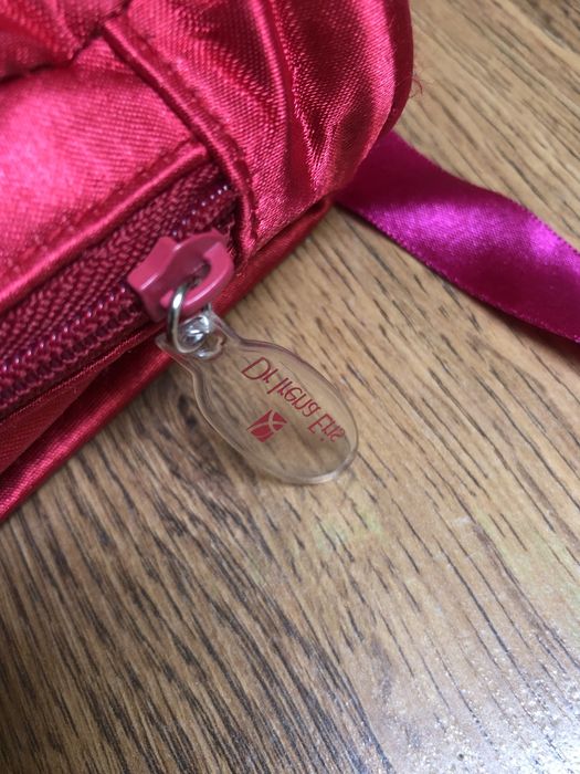 Dr Irena Eris logowana kosmetyczka czerwona amarantowa wstążka