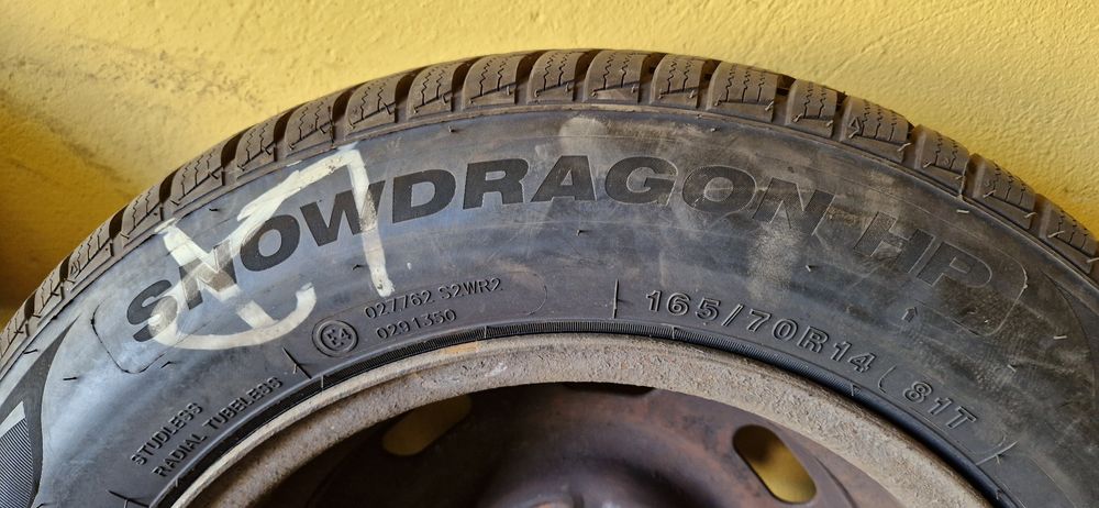 Komplet 4 opony zimowe z felgami 165/70 R14