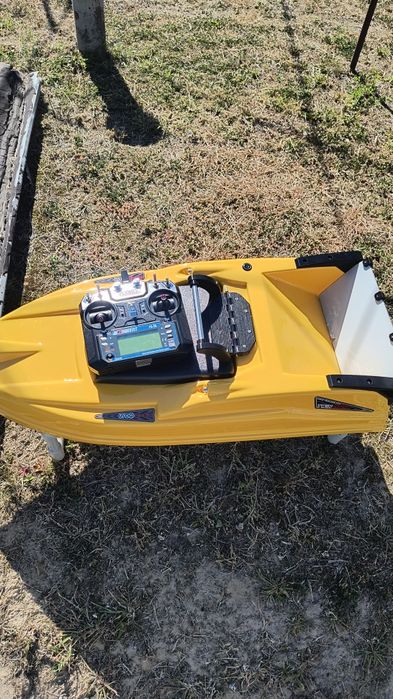 Кораблик для закорму риби