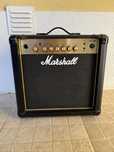 Amplitifador Marshall MG15R
