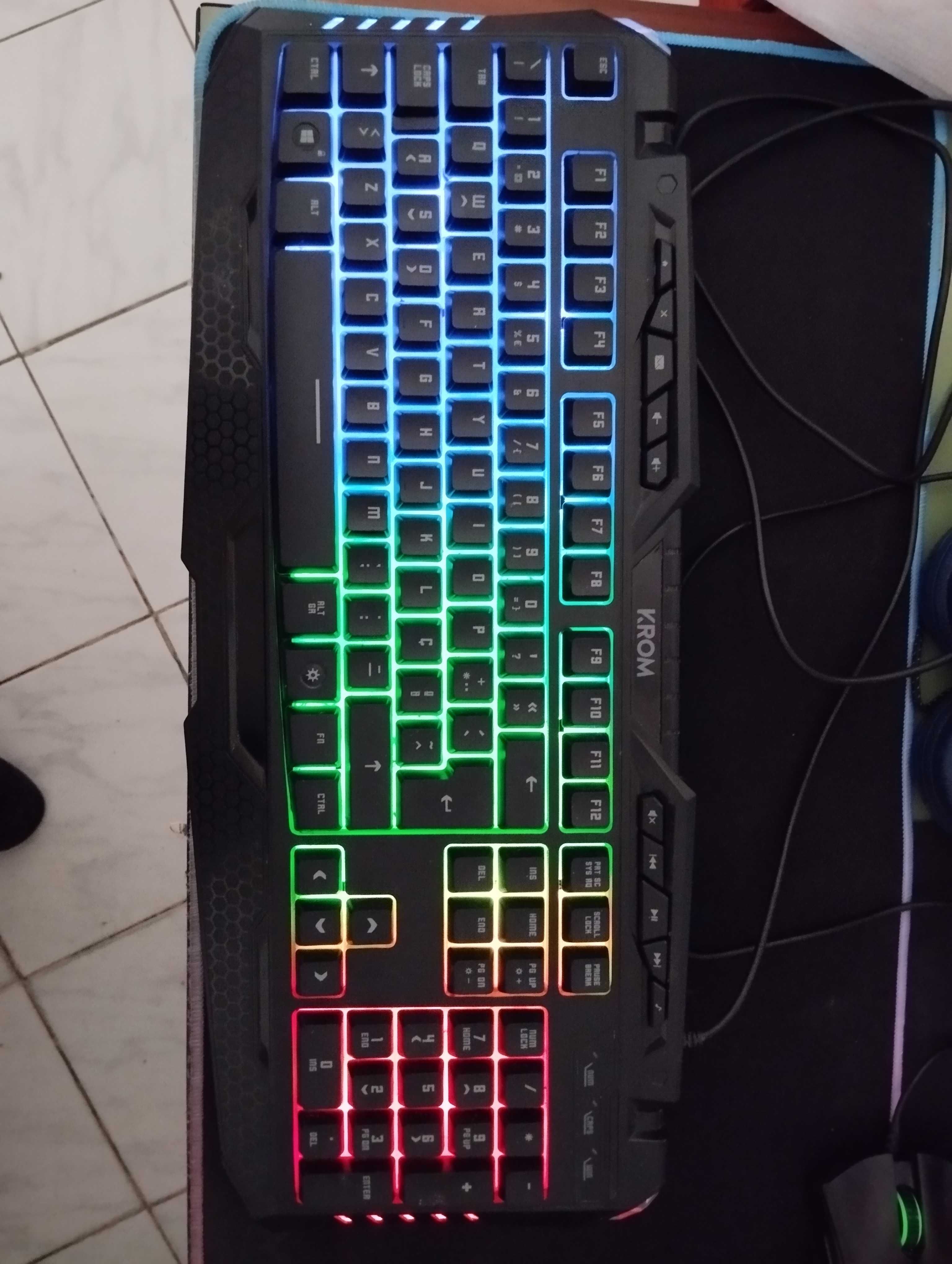 Teclado Gaming Nox Krom Kyra como novo