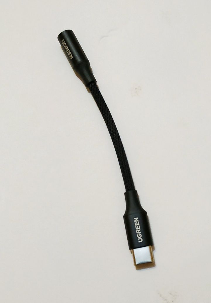 Переходник USB-C на mini-Jack для наушников.