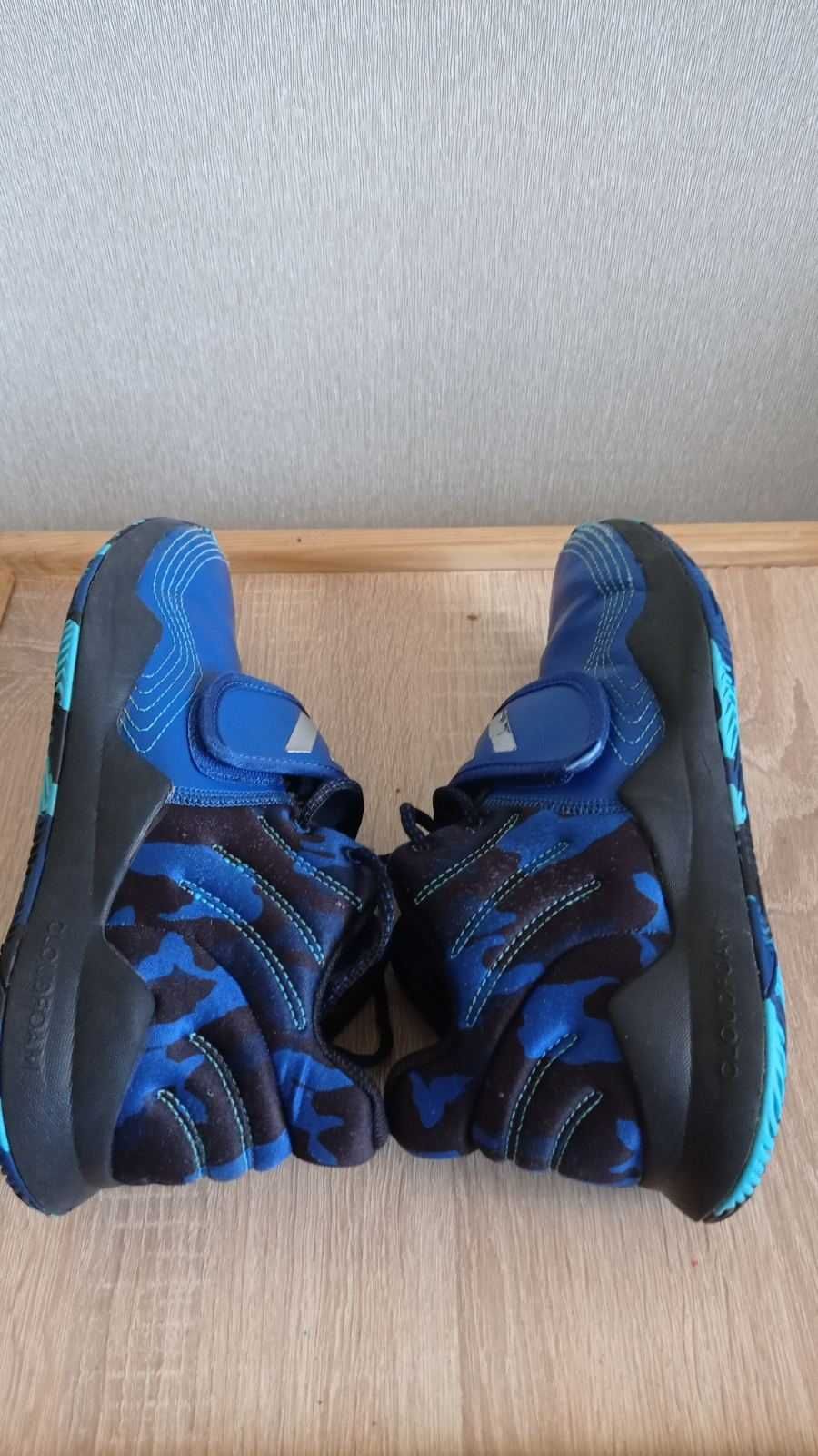 Кроссовки Adidas 38 размера.