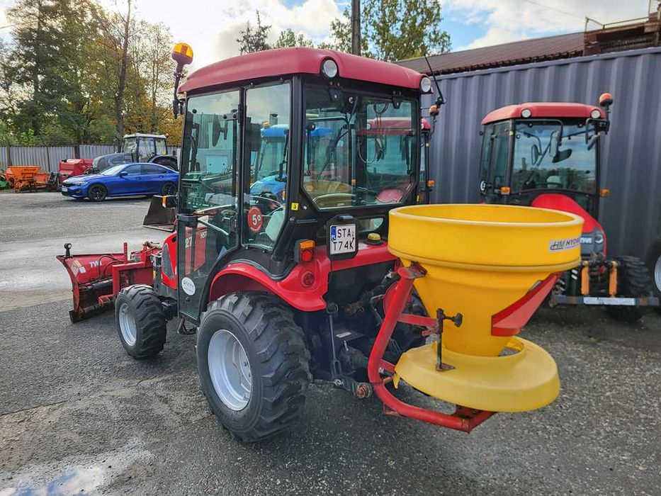 Ciągnik komunalny TYM T273 HST automat z pługiem V i posypywarką