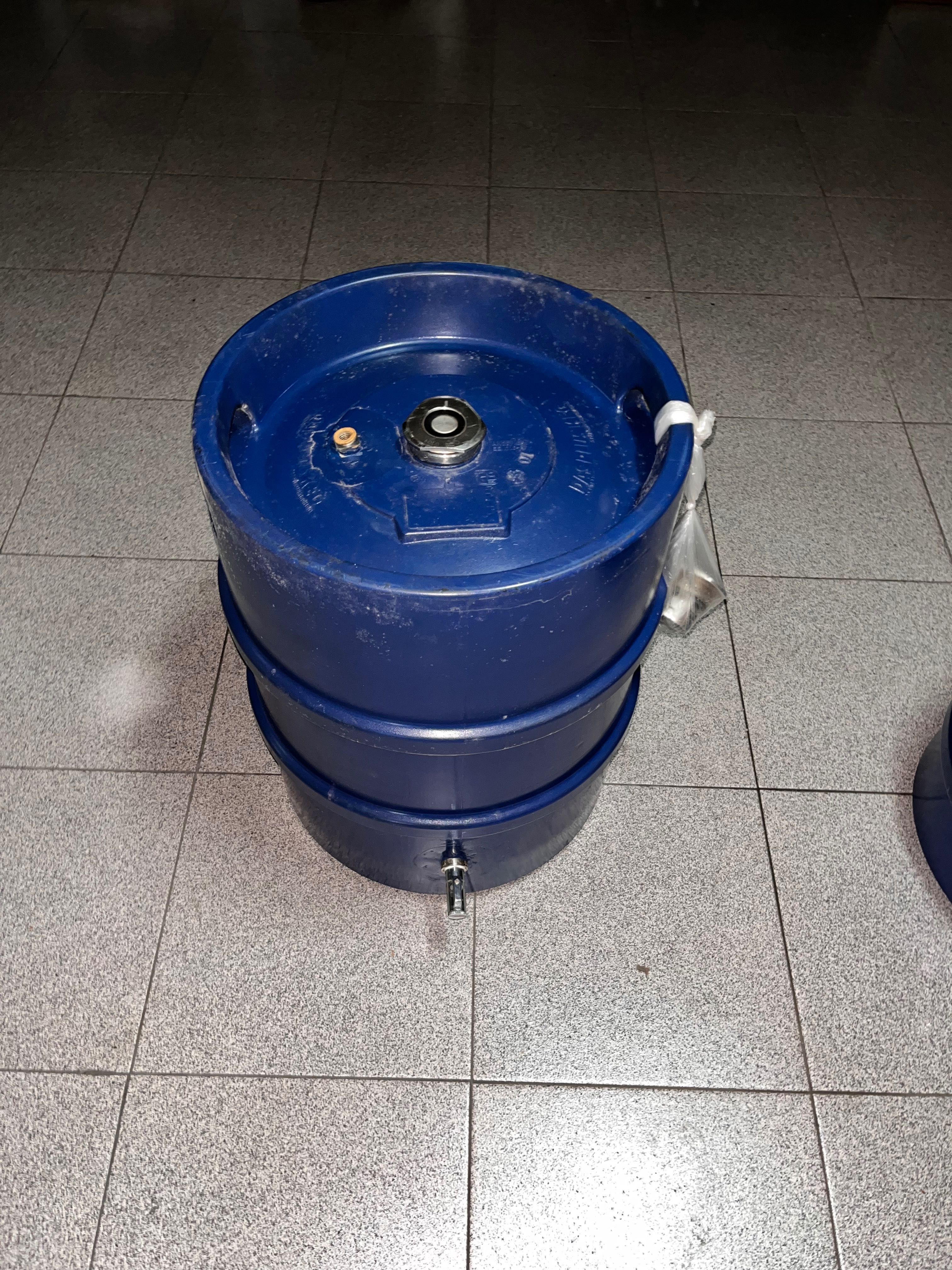 2 bidões com torneira em inox