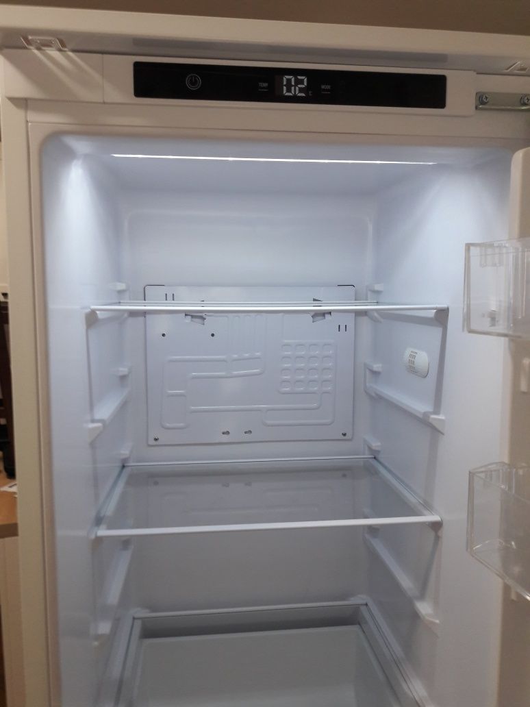 Ремонт холодильников И холодильного оборудования  любой марки. На дому