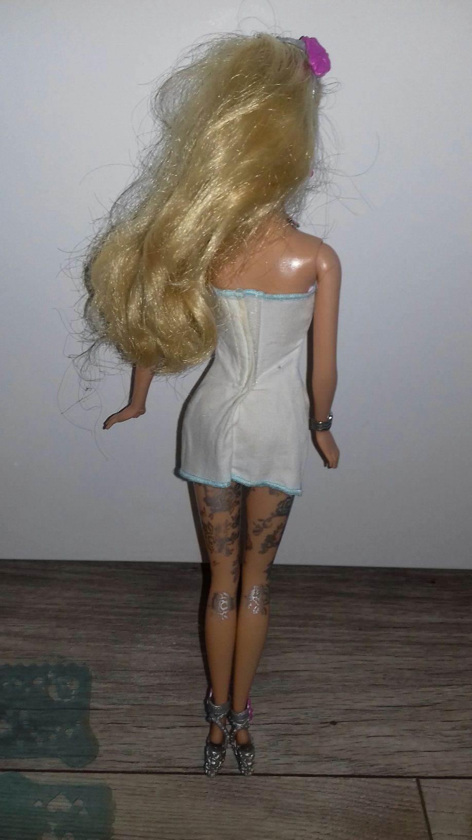 Lalka Barbie z sukienkami do malowania wodą