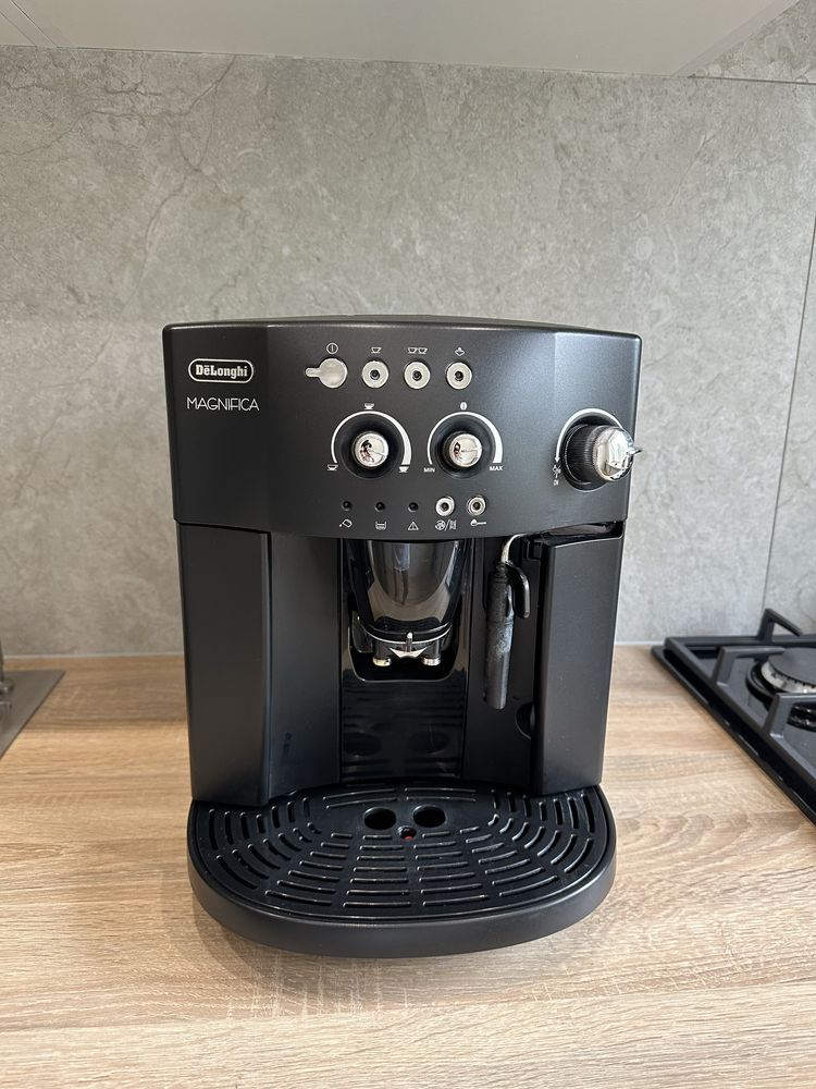 Кавомашина DeLonghi Magnifica