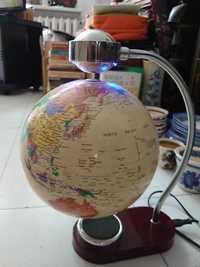 Magnetyczny globus używany