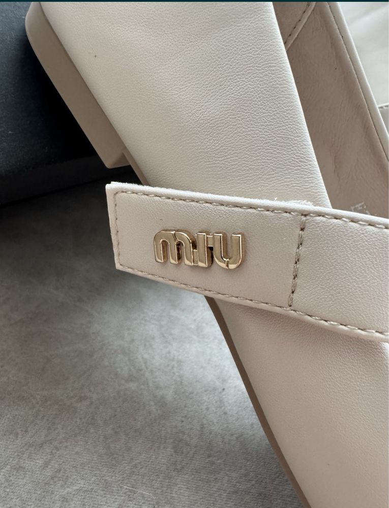 Лофери жіночі miumiu