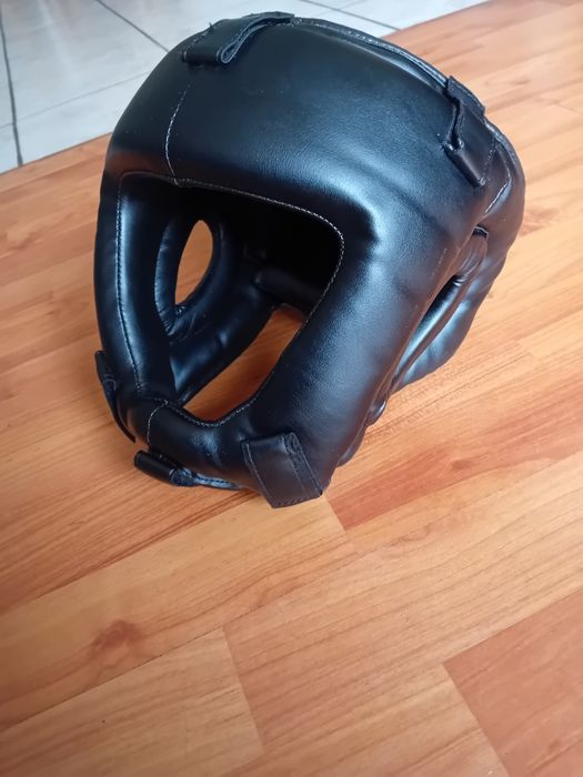 Kask bokserski z kratką boks kickboxing