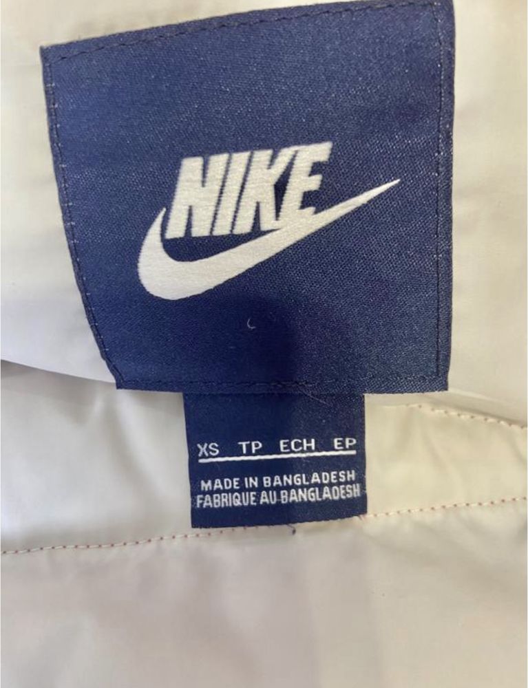 Куртка жіноча Nike