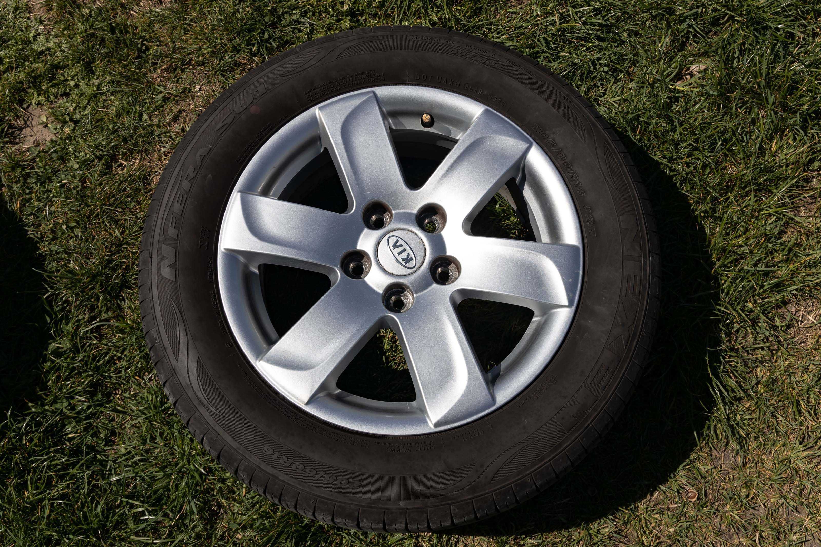 Oryginalne kola Kia Carens Ceed z oponami letnimi 205/60 R16