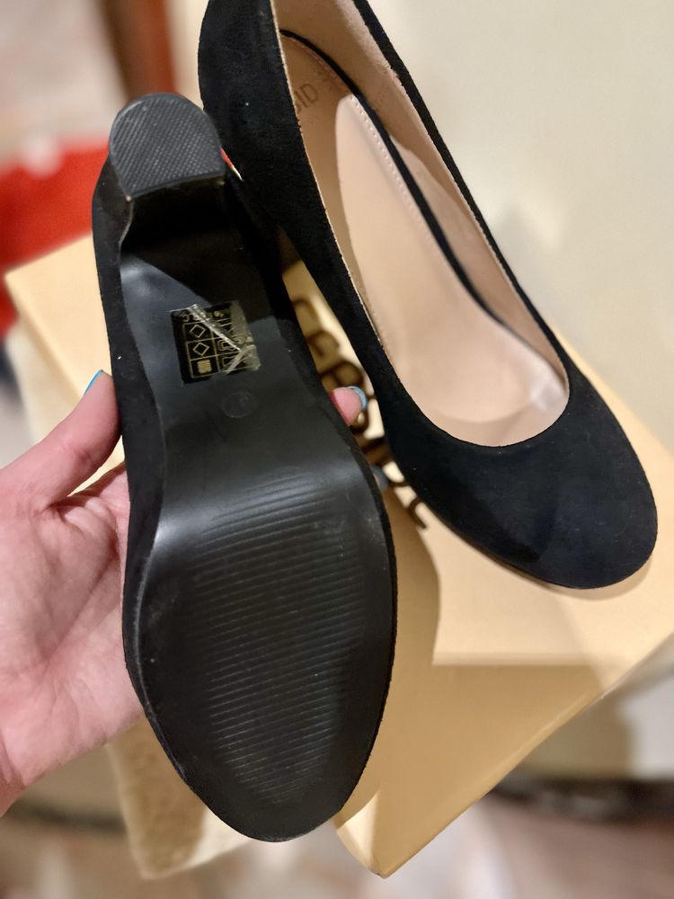 Sapatos de salto efeito veludo, muito elegantes (novos!)
