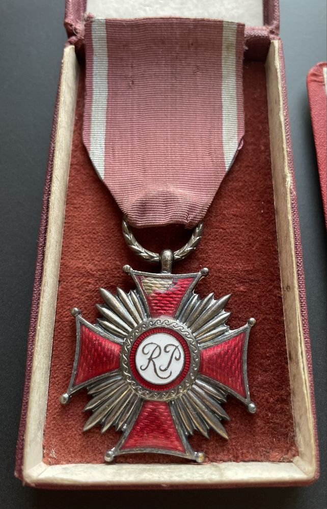 Srebrny Krzyż Zasługi RP bierutowski z legitymacją oryginalne pudełko