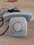 Stary telefon z tarczą