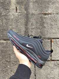 Nike Airmax 95 Satan com líquido