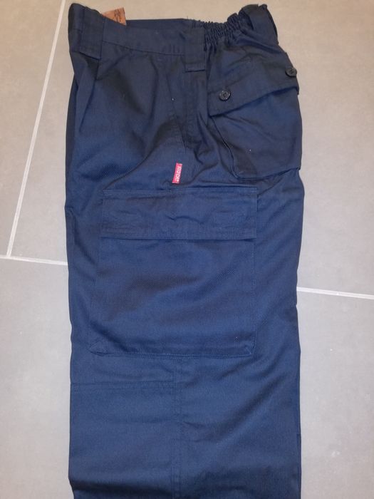 Calça multibolsos reforçadas T-42 - nova