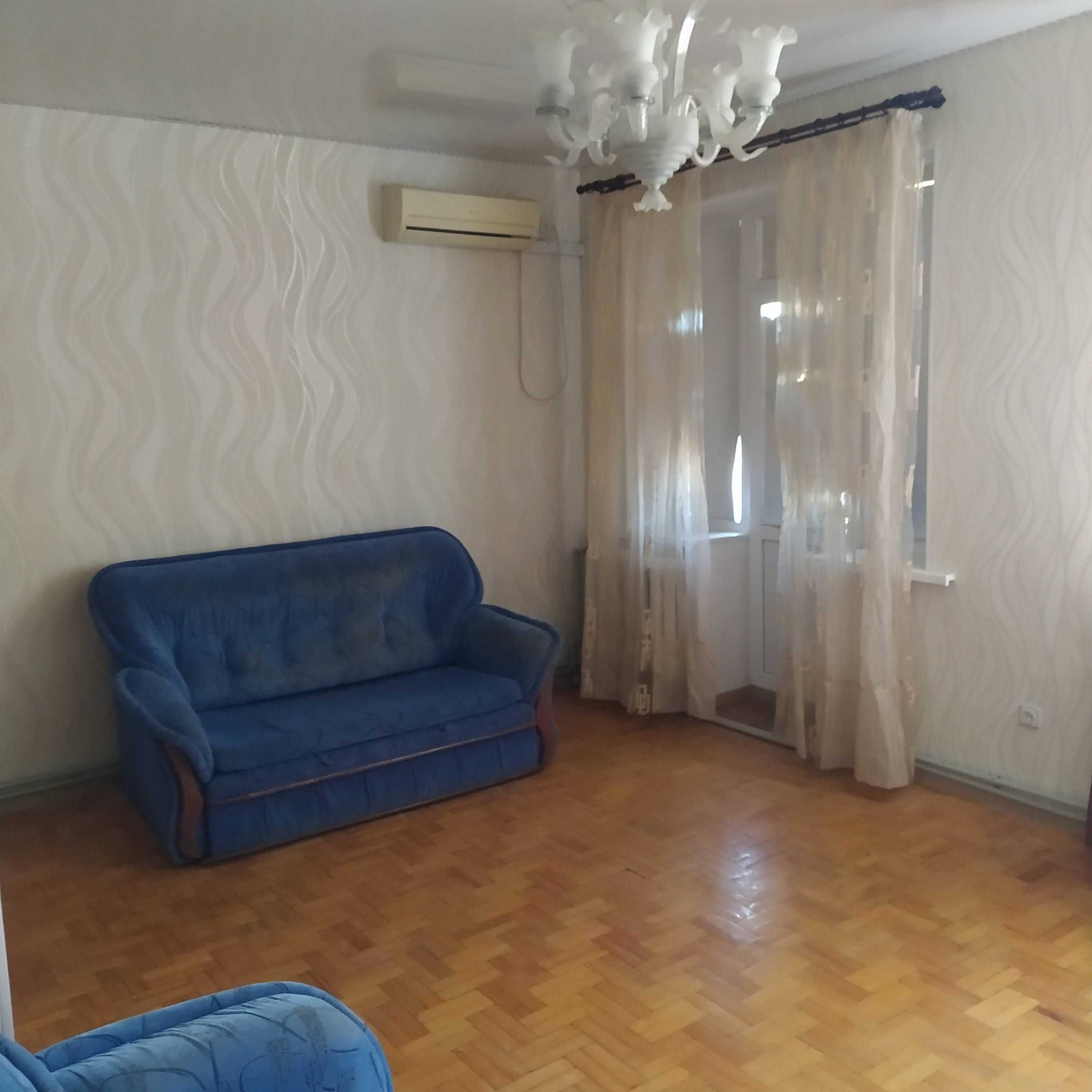 Продам 4-х кімнатну квартиру в центрі з індивідуальним опаленням