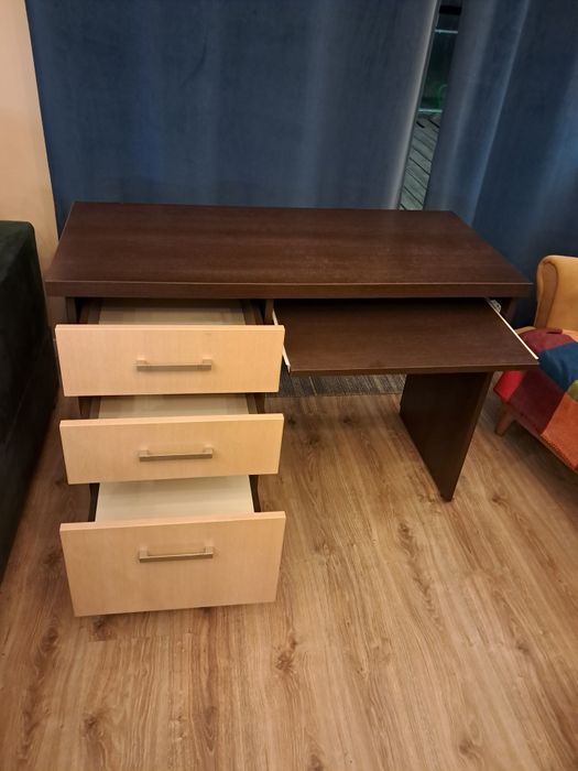 Sprzedam biurko i szafkę