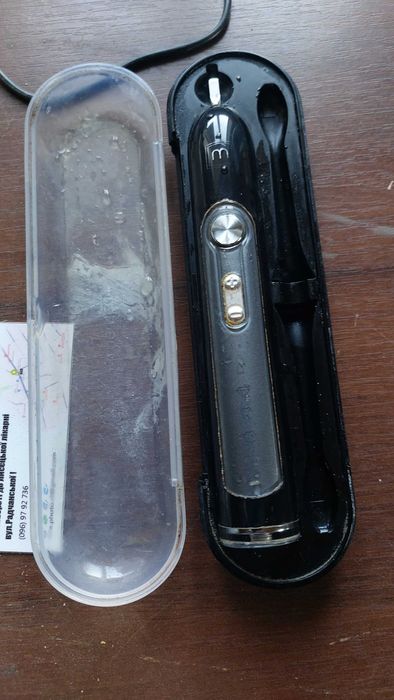 Зубна щітка електрична