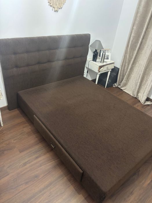Cama sommier com arrumação