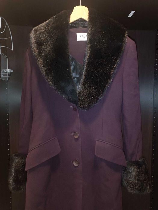 Płaszcz ZAPA ze sztucznym futerkiem