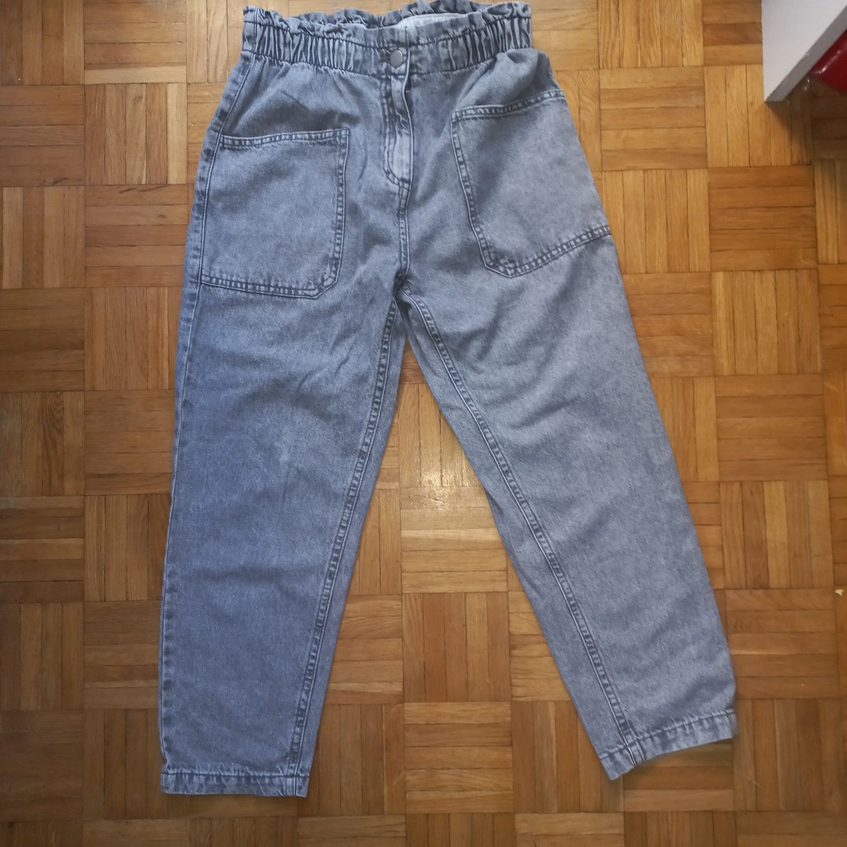 Szare jeansy 140