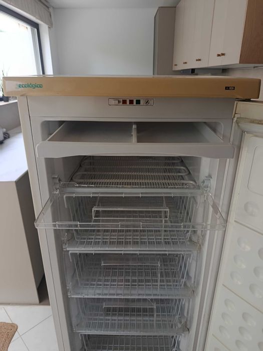 Arca vertical Jocel 208L