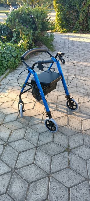 Алюминиевый роллер с регулировкой высоты сидения 
Новый