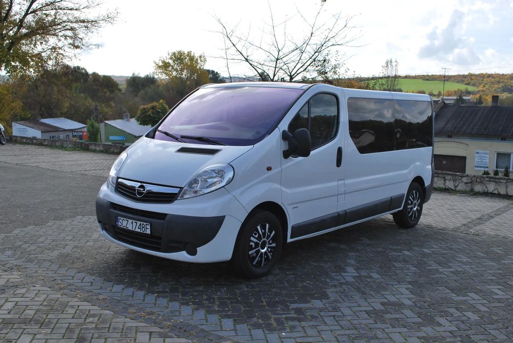 Opel Vivaro 2.0cdti 115KM L2H1 , 9 osobowy , Bezwypadkowy , Serwisowany , Hak