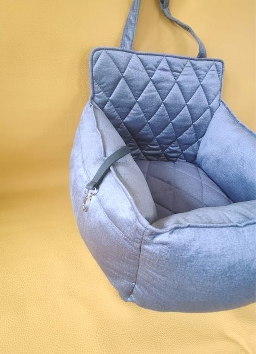 Fotelik samochodowy dla pieska