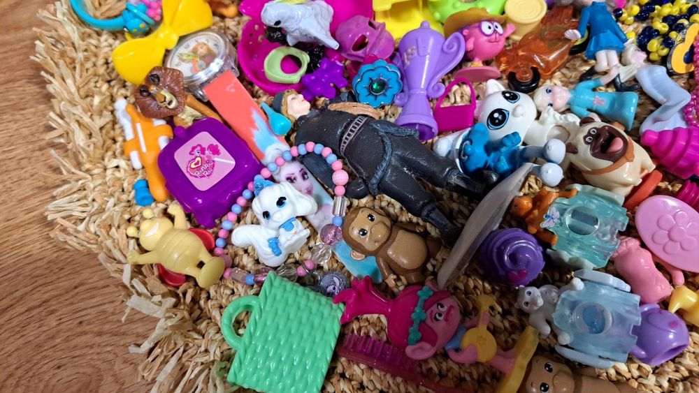 Іграшки з кіндерів