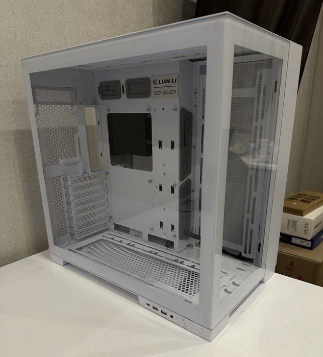 Компьютерный корпус Lian Li O11D Dynamic Evo