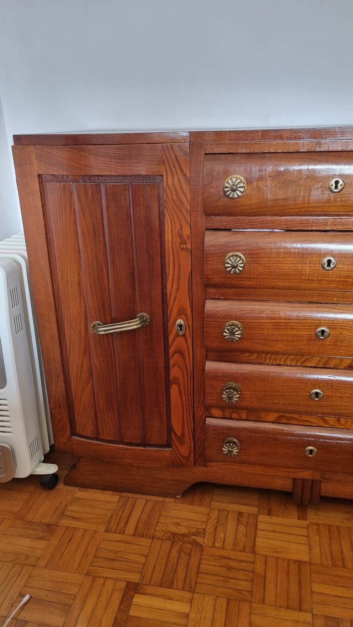 Comoda de madeira