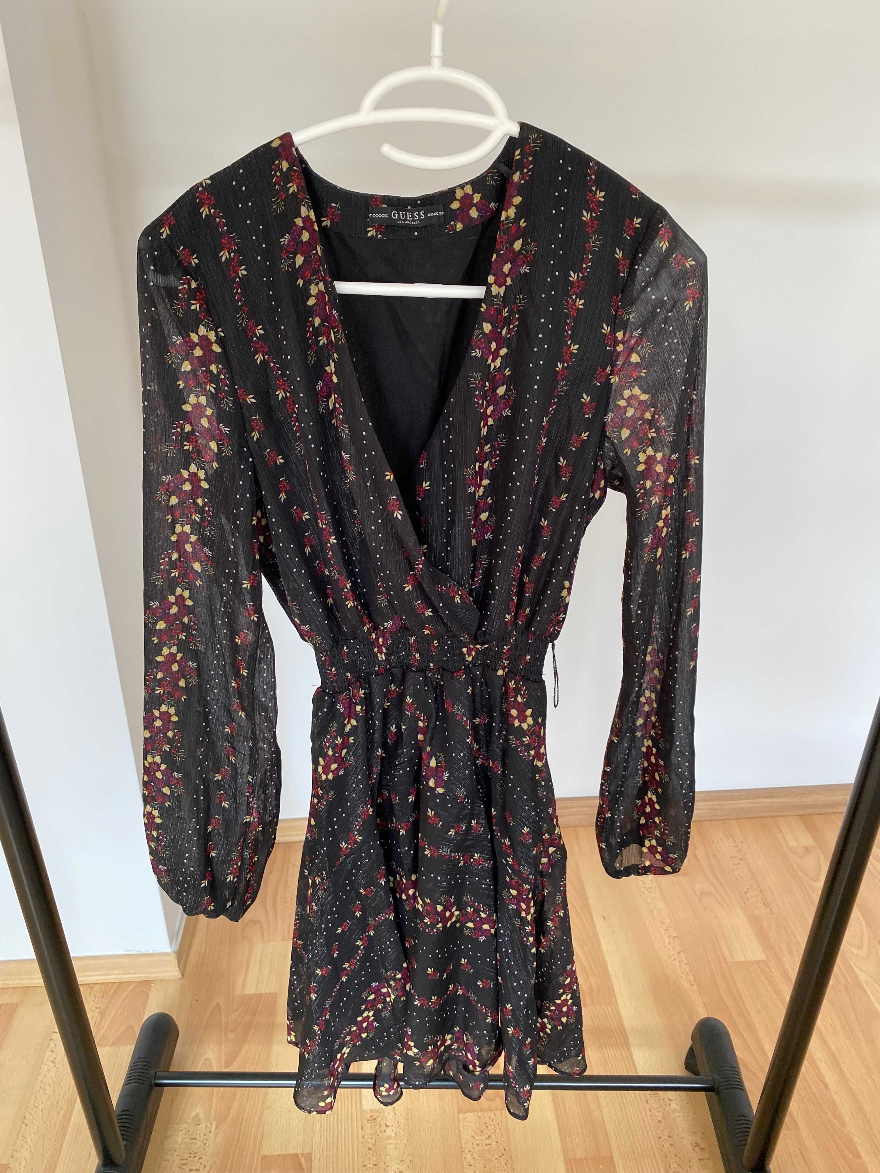 sukienka świecąca czarna w kwiaty Guess S/XS