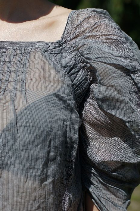 bluzka Hugo Boss przeźroczysta w paski  rękaw 3/4 jedwabna rozmiar 34