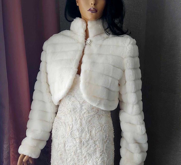 Весільна шубка світла айворі гарної якості, р 46 М