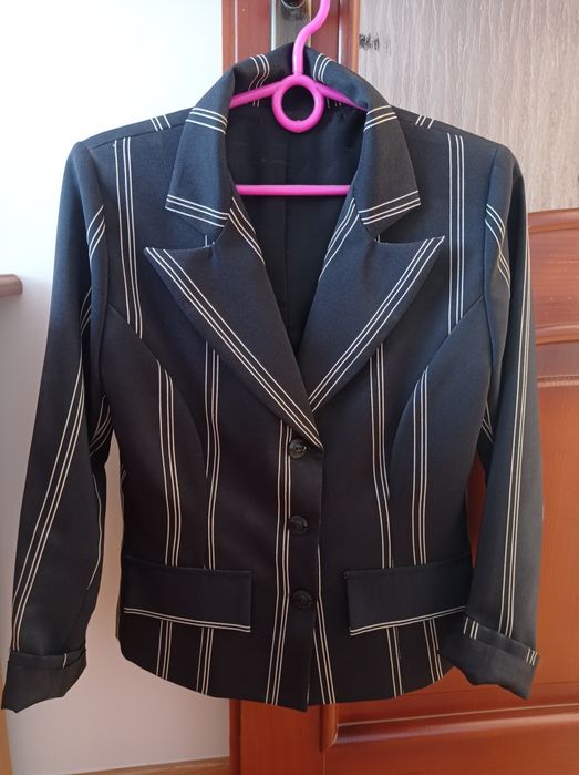 Elegancka marynarka damska czarna w paski
