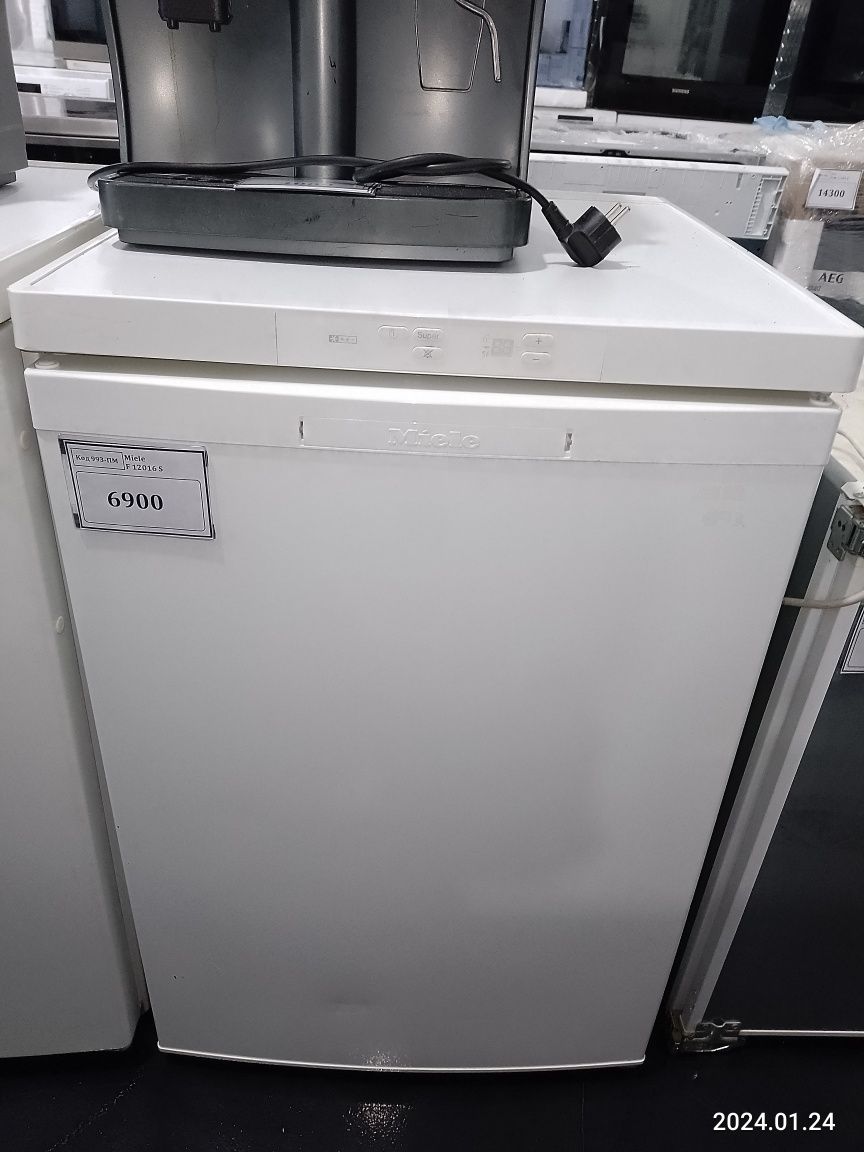 Морозильна камера маленька на 104л, Miele F 12020 S-2, A++ Superfrost