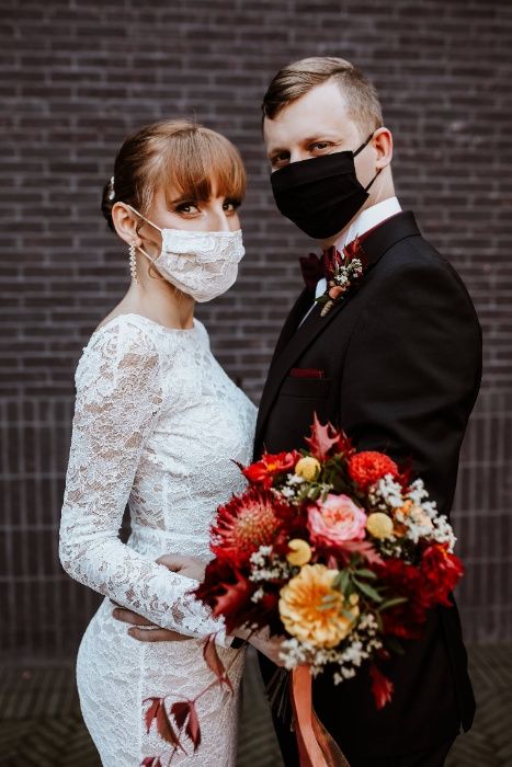 Koronkowa suknia ślubna rybka / syrenka, długi tren, długi rękaw 34-36