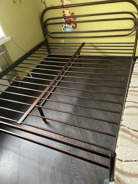 Срочно продается кровать двухспальная!