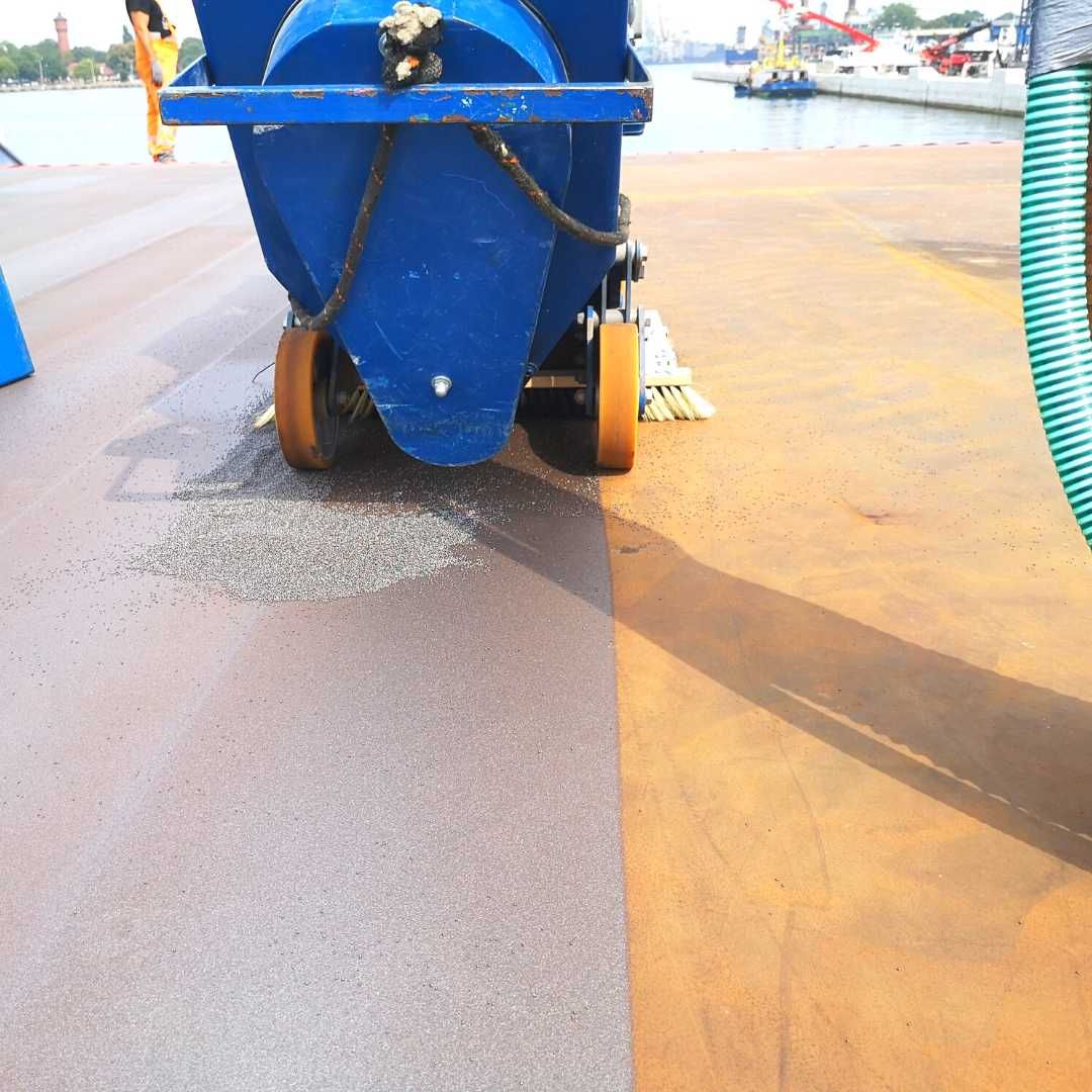 Śrutowanie betonu, Groszkowanie, Usuwanie mleczka cementowego i powłok