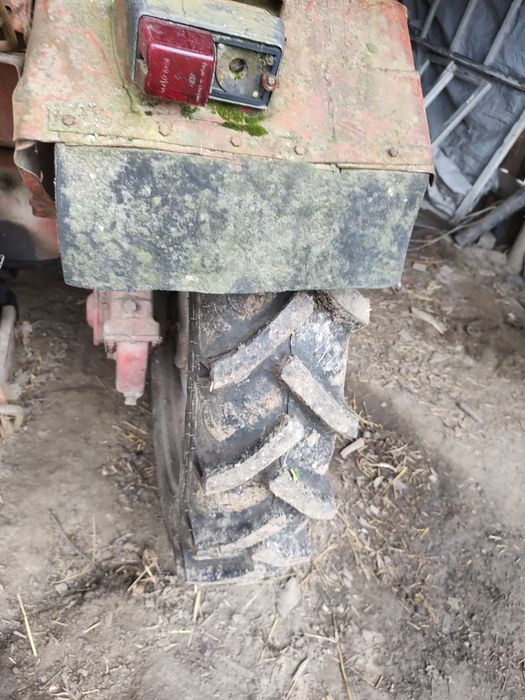 Трактор Т-25 та інвентар до нього